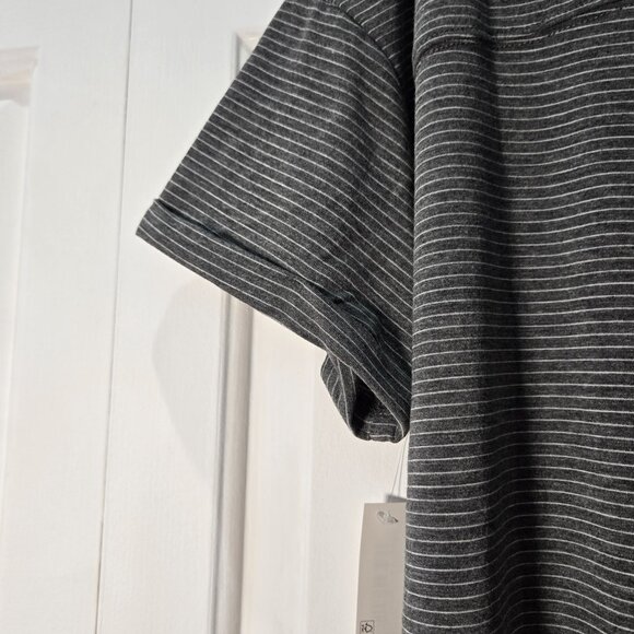 NWT Amazon Essentials Women's Relaxed-Fit Crewneck T-Shirt - Size Large - Picture 3 of 5